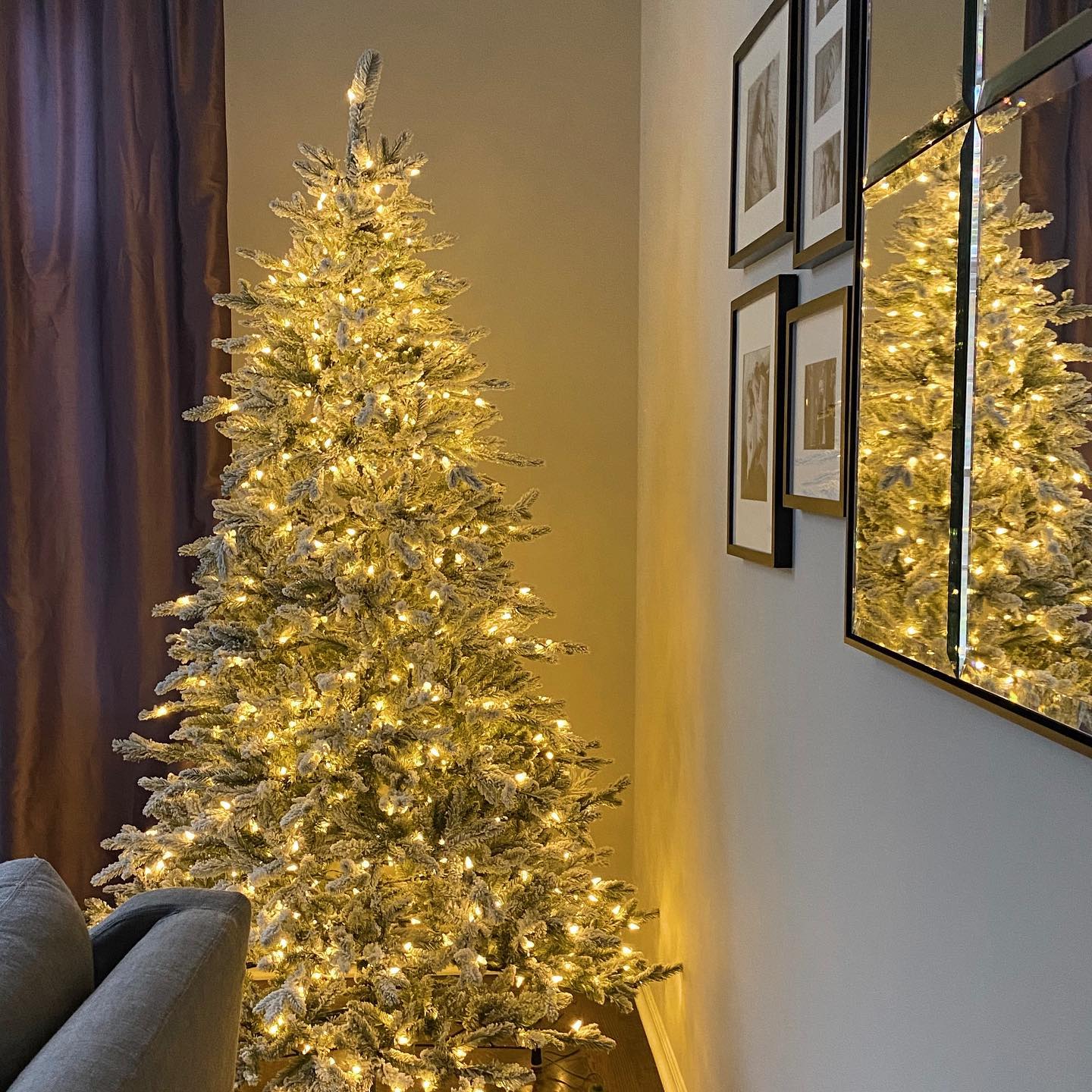 QUEEN FLOCK QUICK-SHAPE ARTIFICIAL CHRISTMAS TREE