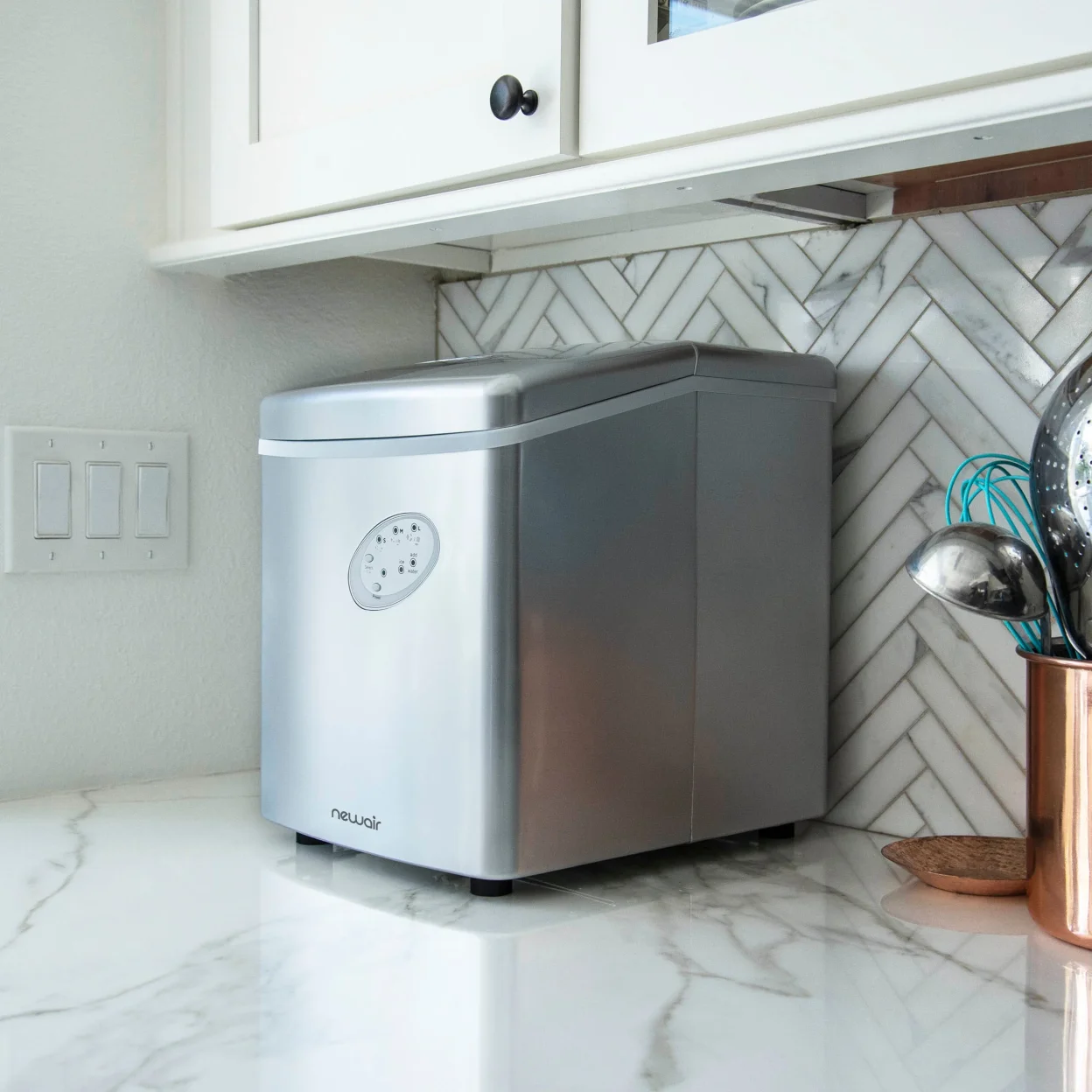 Newair Countertop Ice Maker, 28 lbs. of Ice a Day, 3 Ice Sizes, BPA-Free Parts