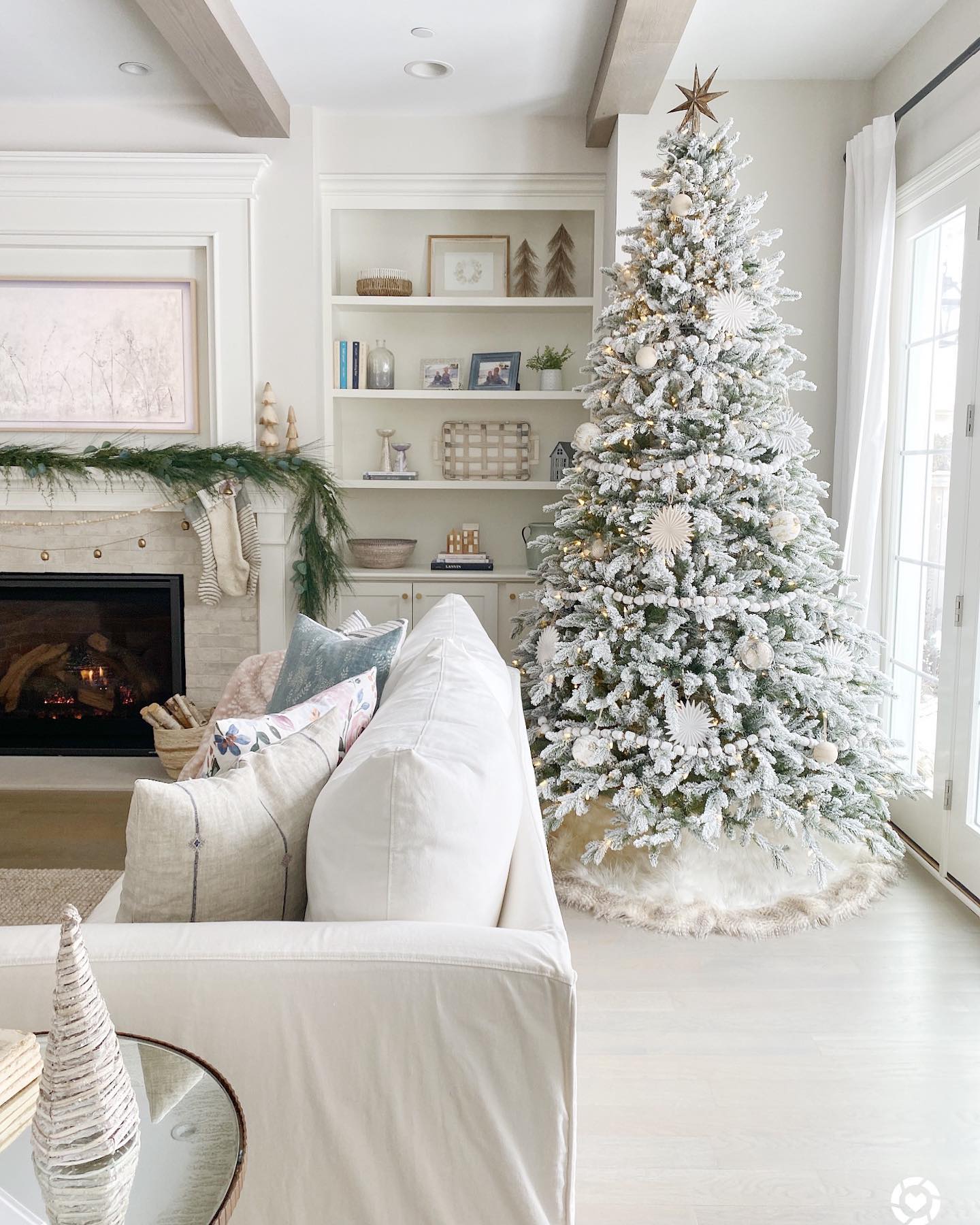 QUEEN FLOCK QUICK-SHAPE ARTIFICIAL CHRISTMAS TREE
